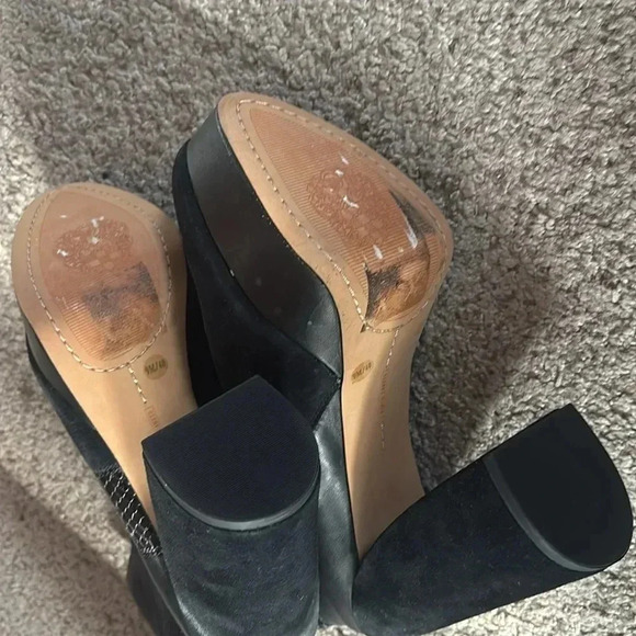 Vine Camuto Gilisama Black Ankle Bootie - Picture 10 of 10